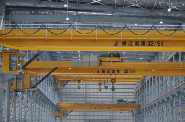 靖起-提倡輕量化、節(jié)能橋式起重機 