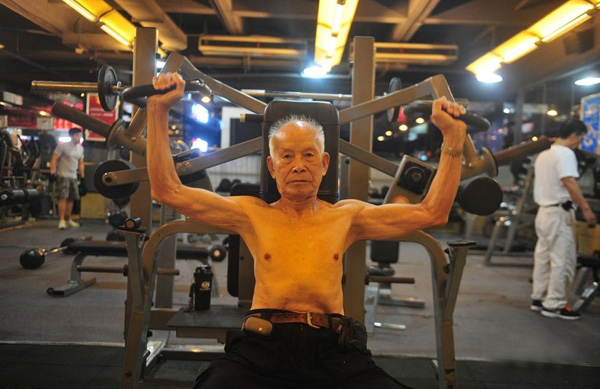 94歲健身爺爺爆紅！他還在運動，你有什么理由偷懶