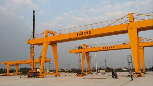 汽車起重機(jī)的工作原理及傳動(dòng)路線