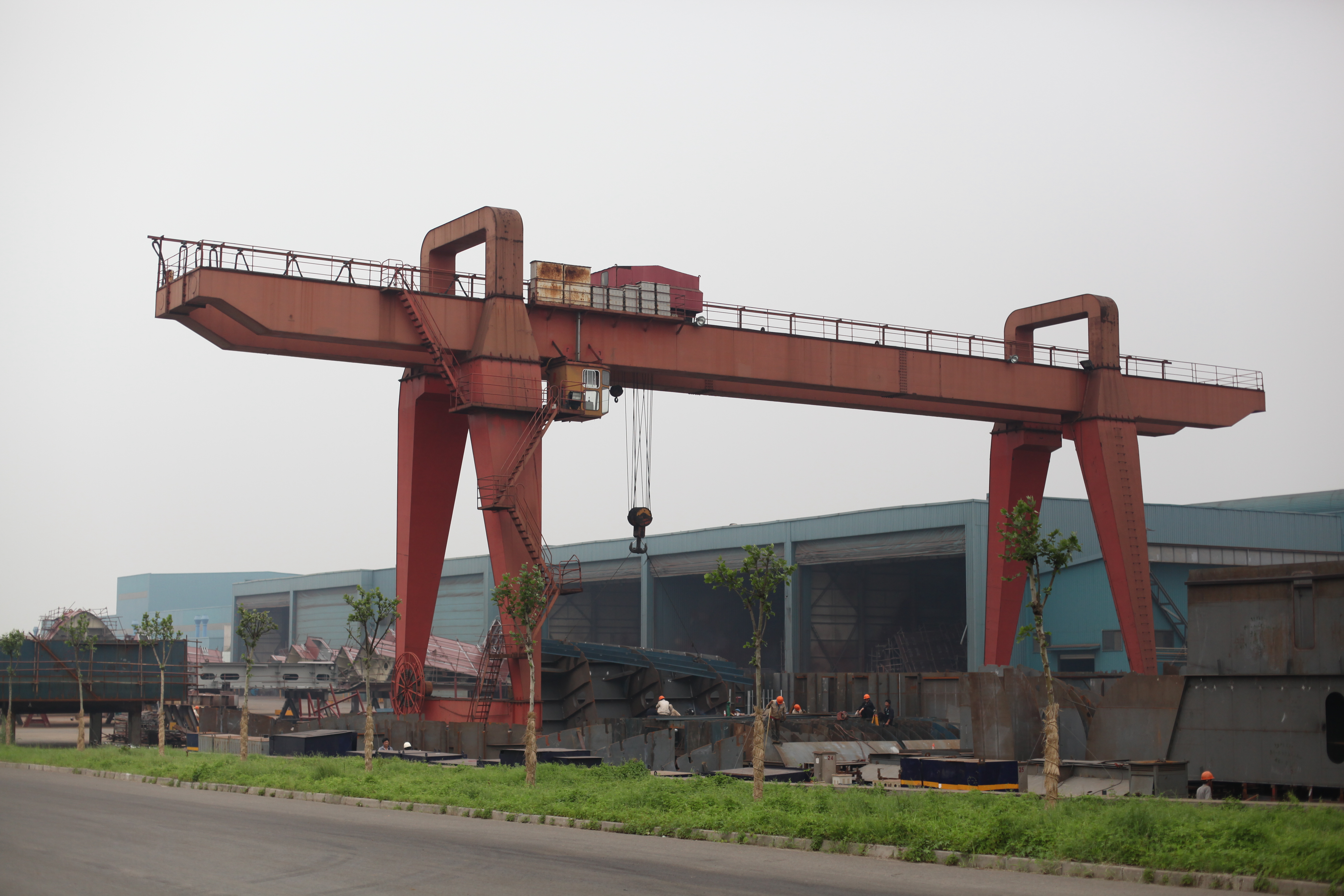 如何防止室外門(mén)式起重機(jī)滑車(chē)