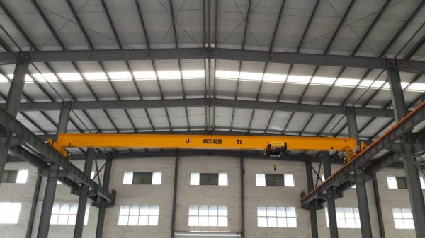 歐式起重機加入了防搖技術(shù)，運行穩(wěn)定！