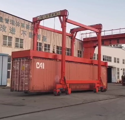 碼頭堆場(chǎng)用集裝箱跨運(yùn)車(chē)的優(yōu)點(diǎn)有哪些？