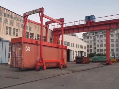 移動式集裝箱龍門吊技術不斷進步，應用越來越廣！