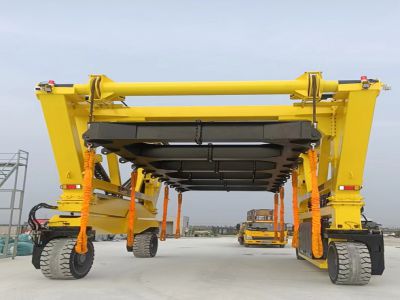 集裝箱跨運(yùn)車優(yōu)勢(shì)多，應(yīng)用廣！