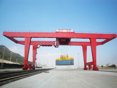 門式起重機(jī)出現(xiàn)故障應(yīng)該如何應(yīng)對(duì)？